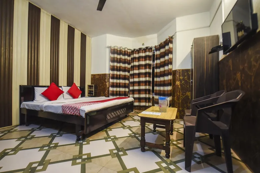 OYO 7917 Hotel Sunbeam - Image 1