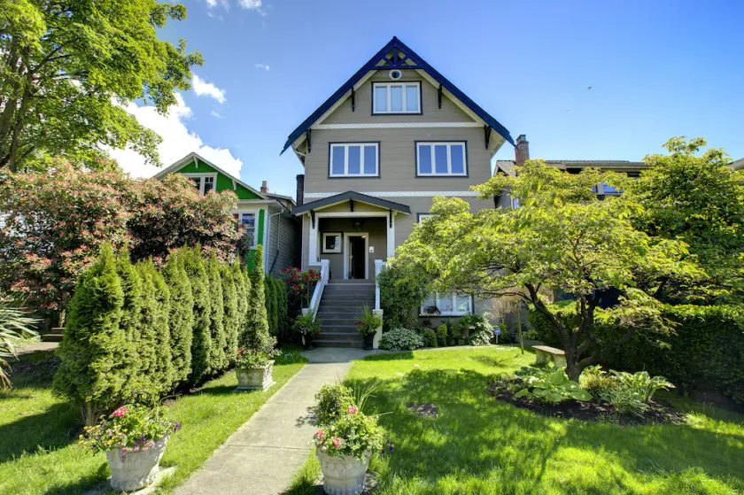 Alma Beach Manor - Image 1