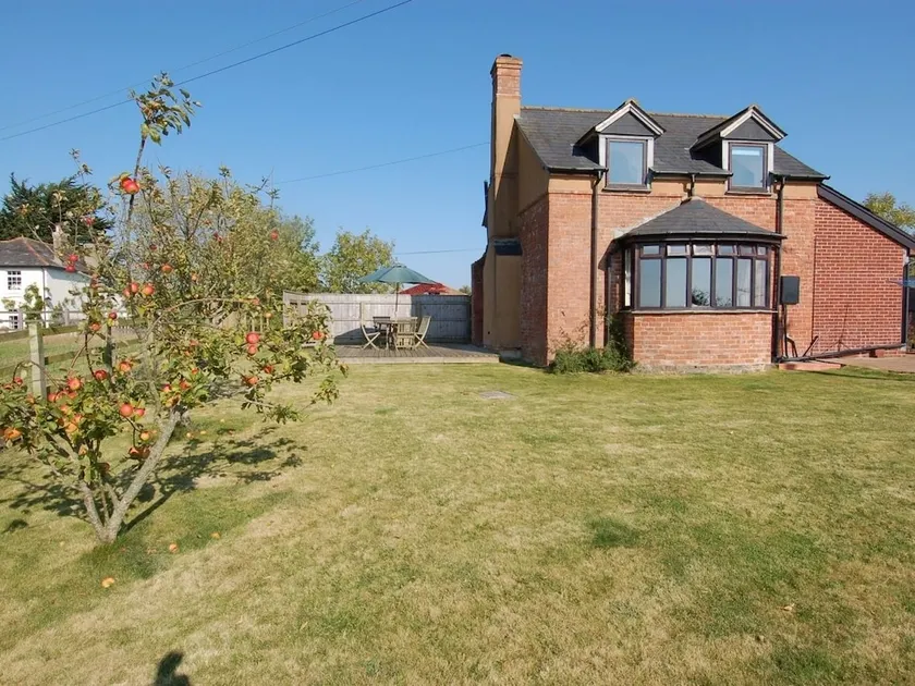 Mounson Lodge - Image 1