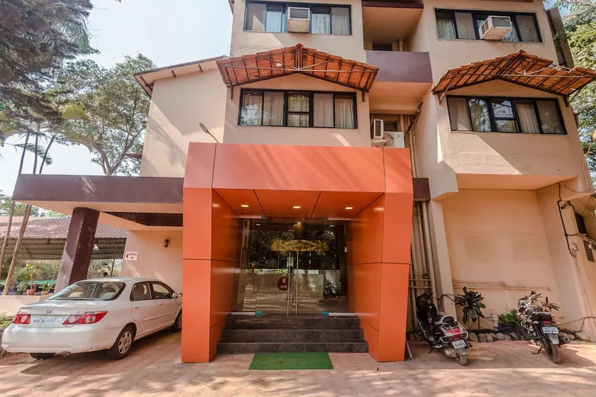 Lions Den Hotel by OYO Rooms - Image 1