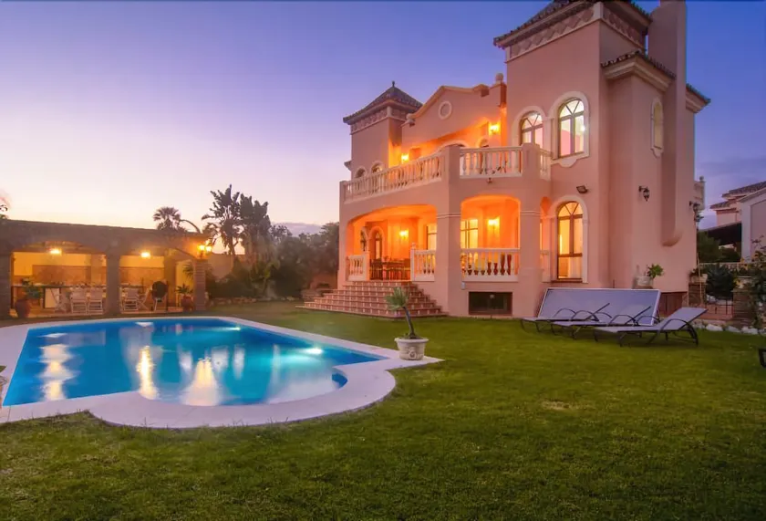Twelve guest 6bedrooms Villa Montecarlo - Image 1