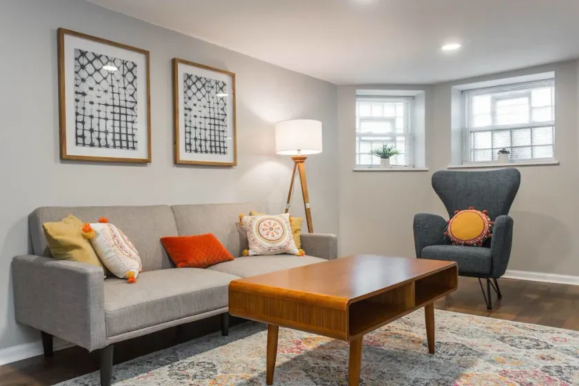 Mid Century Gem Comfort, Close To Train 3Bd - Image 1