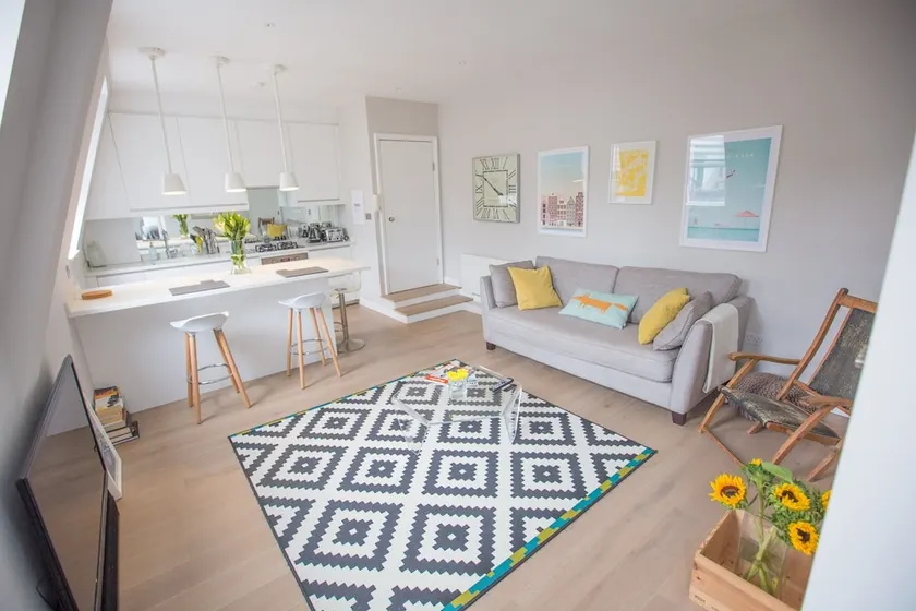 Stylish Rooftop Flat on Kensington High Street - Image 1