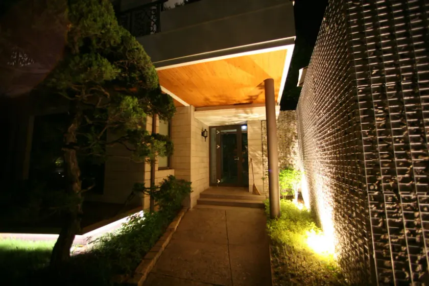 Bonum 1957 Hanok Stay and Hotel - Image 1