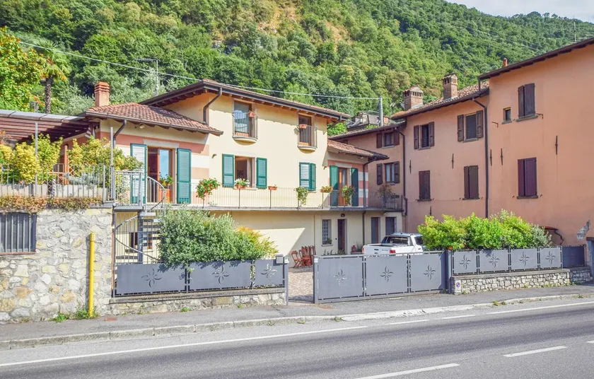 Stunning Home in Pilzone/iseo With 4 Bedrooms and Wifi - Image 1