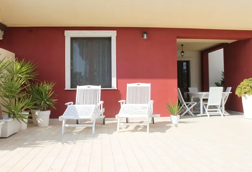 Su Loi seafront Apartments - Image 1