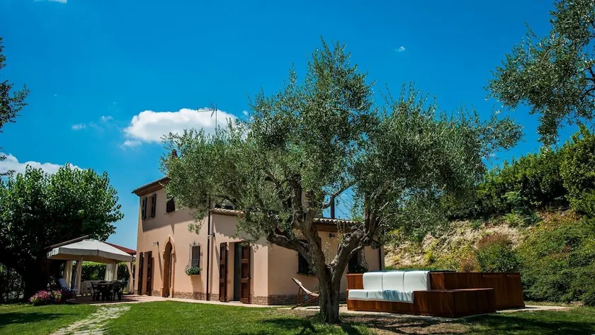 Independent House With Spa Pool - Image 1