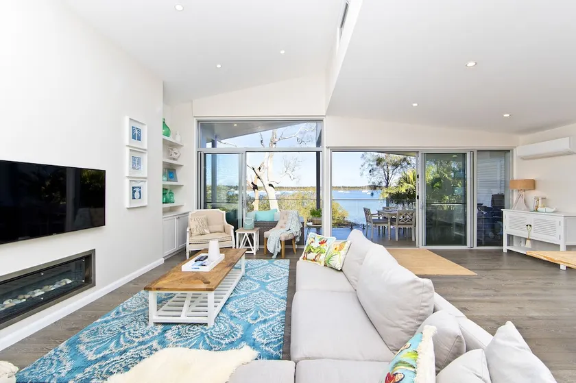 Hampton's Coastline Retreat - Image 1