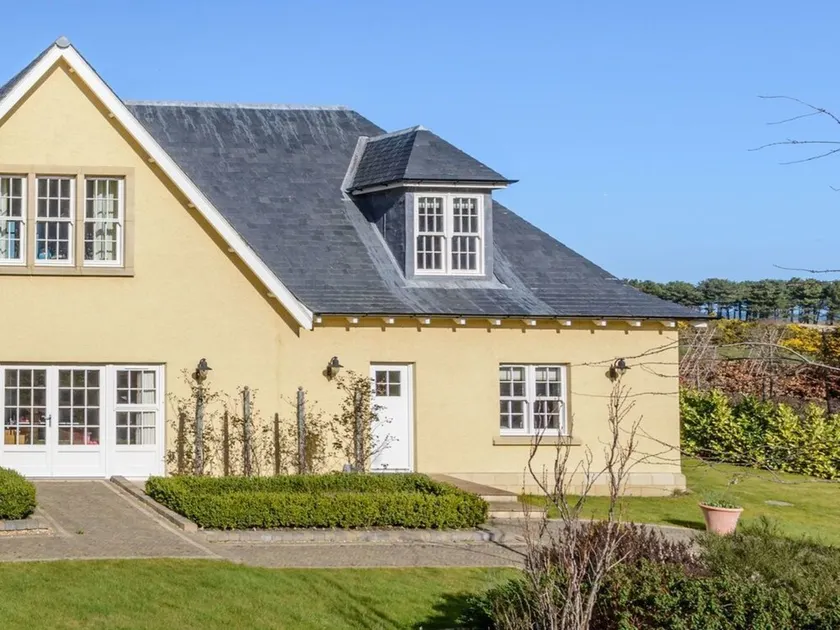 Roe Cottage - Image 1
