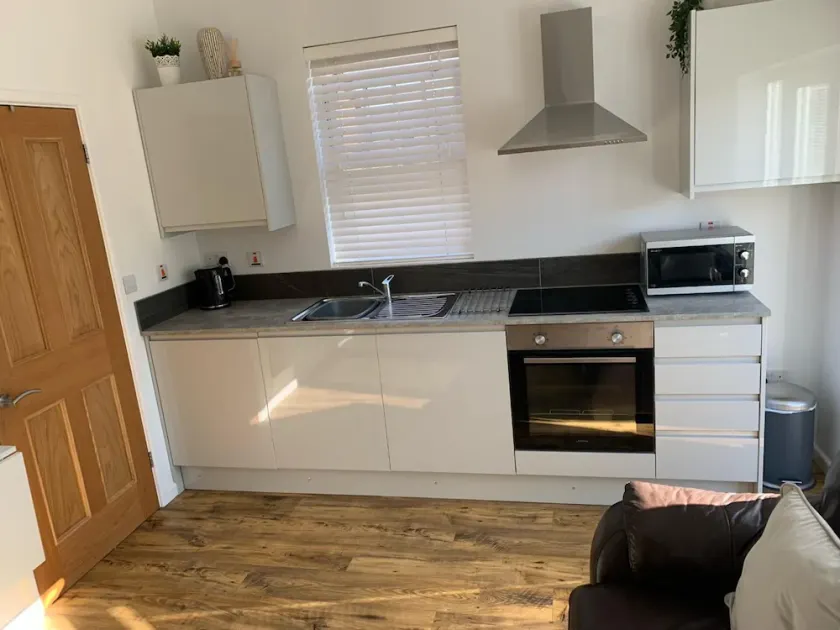 Modern 1-bed Apartment in Caldicot, Self Check in - Image 1