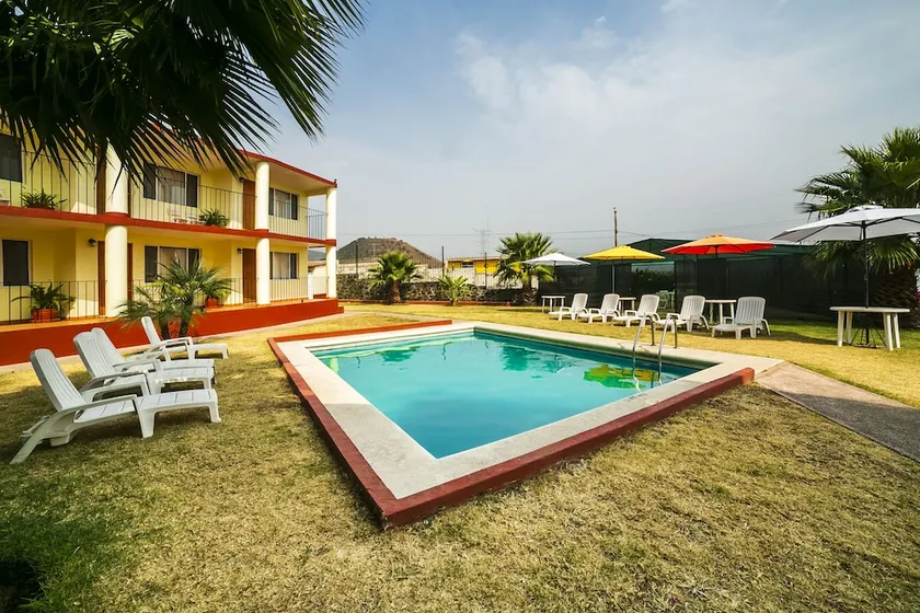 Capital O Hotel Villa Esperanza - Image 1