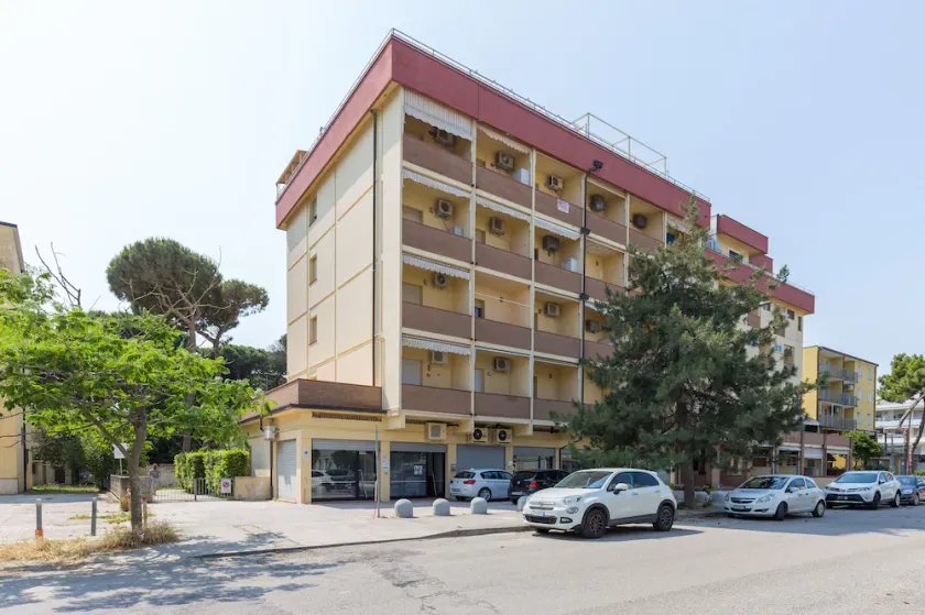 Moderno 4 - Image 1