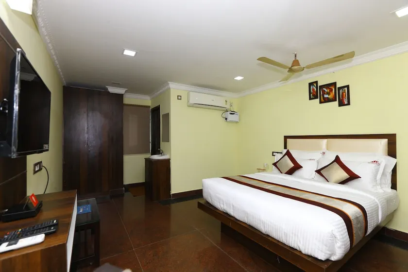 Neighbour Inn Nandambakkam by OYO Rooms - Image 1