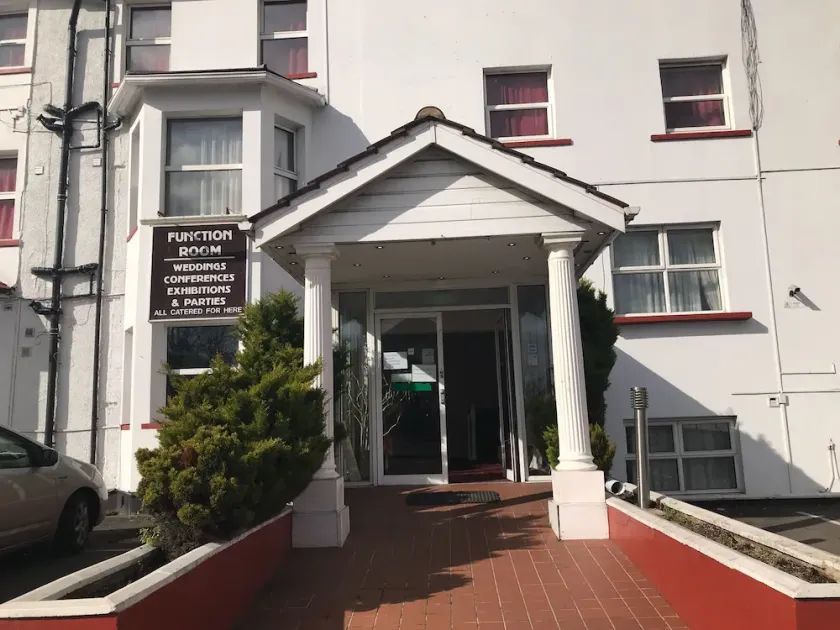 Shalimar Hotel - Image 1
