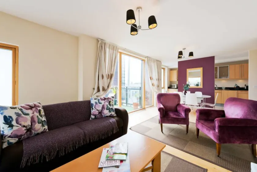 Modern, City Centre 3 Bedroom Apartment - Image 1