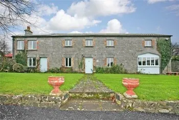 Castlefergus Lodge - Image 1