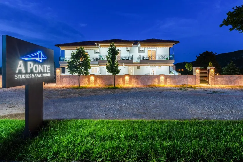 A Ponte Studios & Apartments - Image 1
