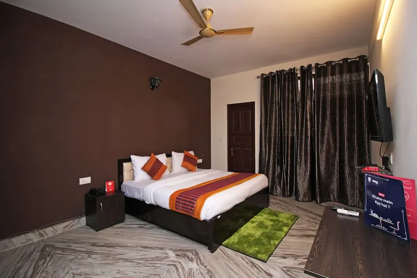 OYO Flagship 8914 Hotel Ambrosia - Image 1