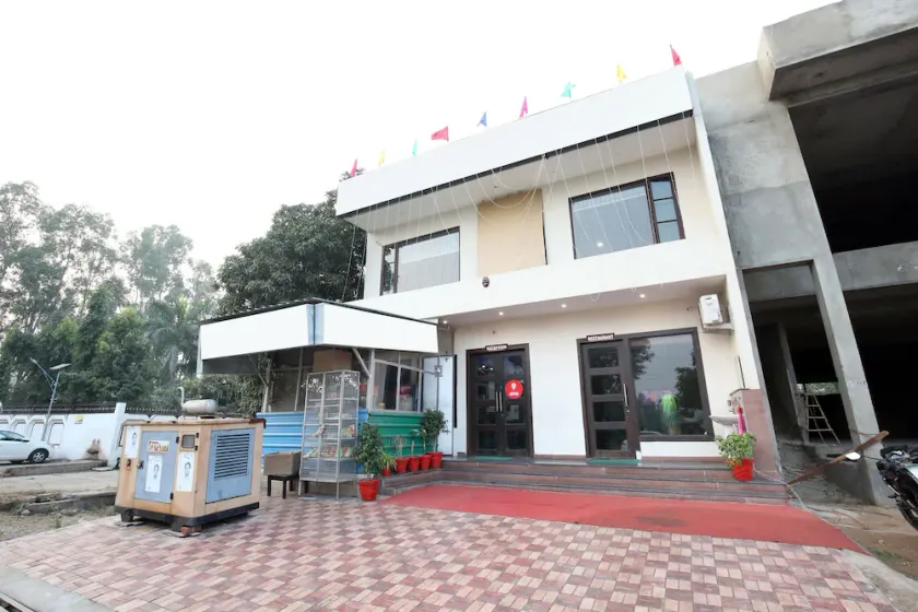 OYO 10070 Hotel Satkar Regency - Image 1