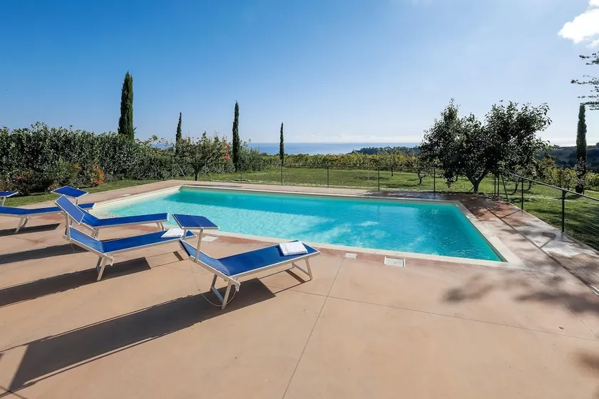 Villa mit Pool, Garten und Grill | Panoramablick - Image 1