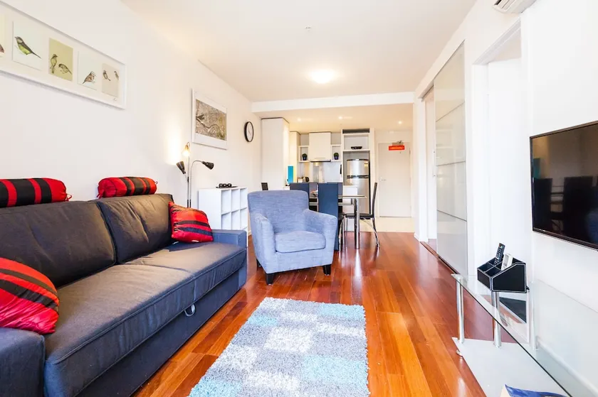 WESLEY, 2BDR Carlton Apartment - Image 1