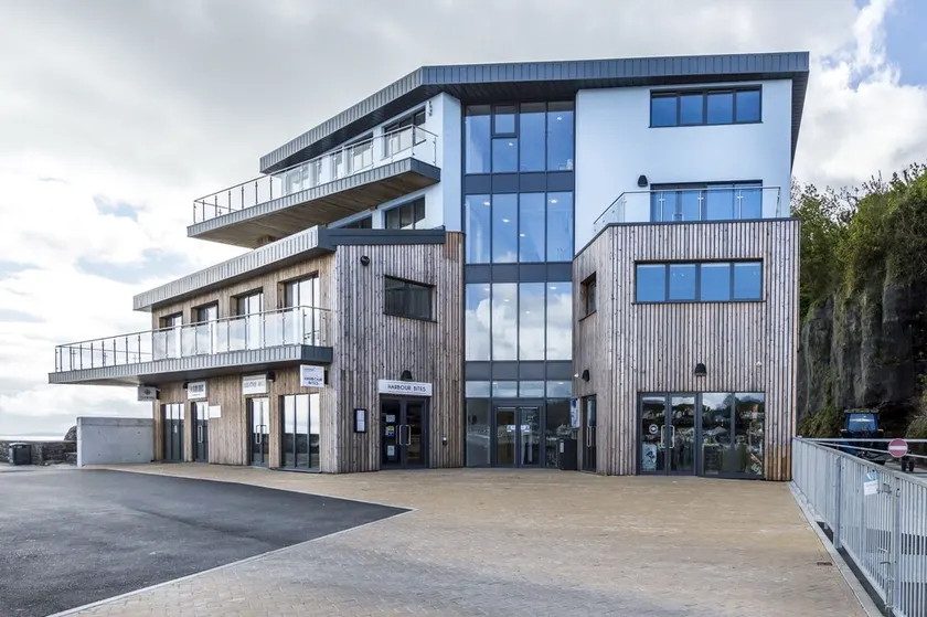 No 6 Ocean Cabins - Saundersfoot Harbour - Image 1