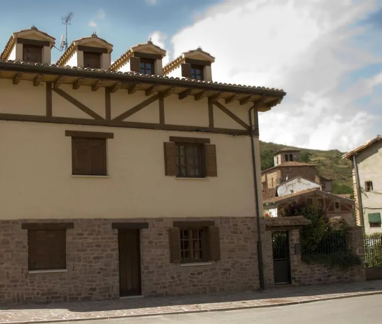 House With 2 Bedrooms in Fresneda de la Sierra Tirón, With Furnished Terrace - Image 1
