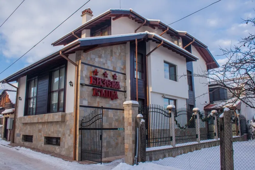 Bizev Hotel - Image 1