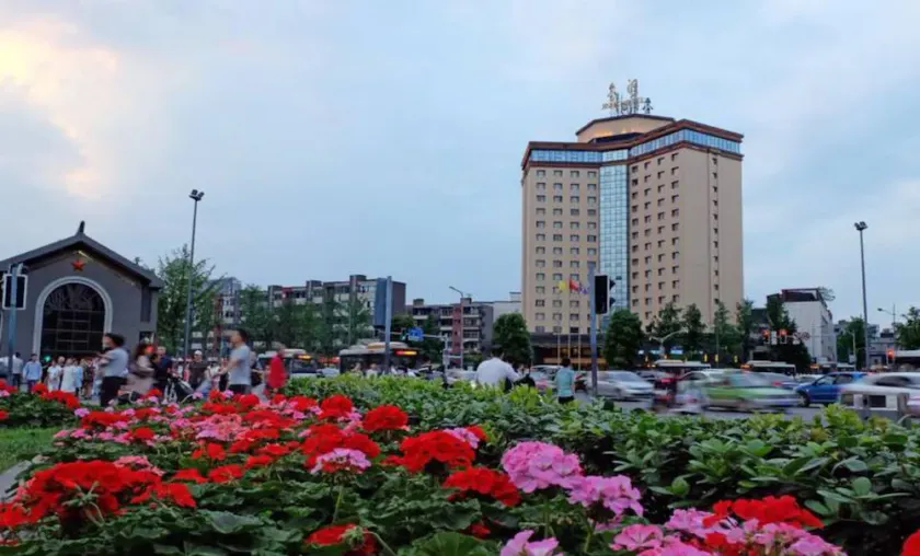 Jinhe Hotel Chengdu · Chunxi Road Kuanzhai Alley - Image 1