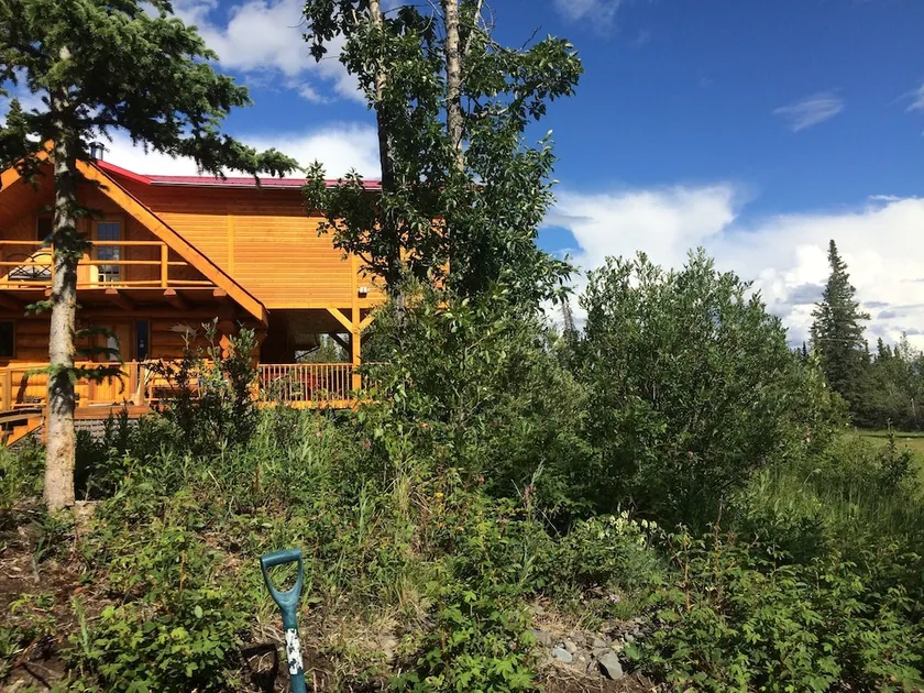 Mount Logan Lodge - Image 1