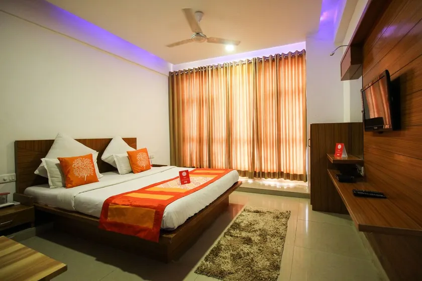 Hotel Midway Residency by OYO - Image 1