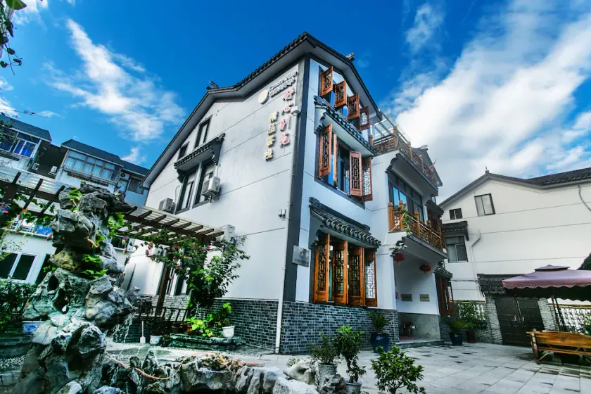Shuxin Bieyuan Boutique Inn - Image 1