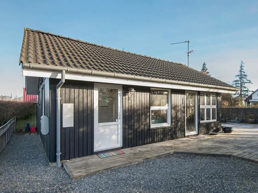Attractive Holiday Home at Beachfront in Jutland - Image 1