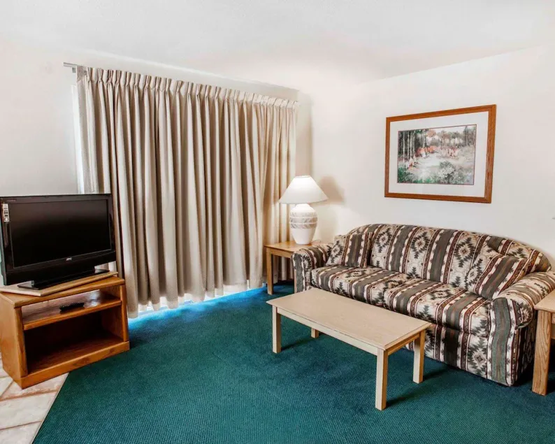 Quality Inn & Suites Bremerton - Image 1