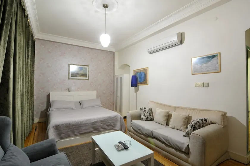 Metropol Home - Image 1