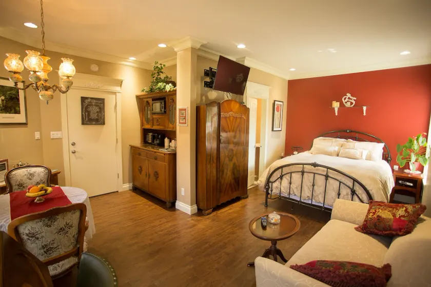 The Wedgewood Guest House - Image 1
