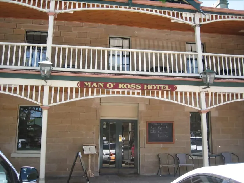 Ross Hotel - Image 1