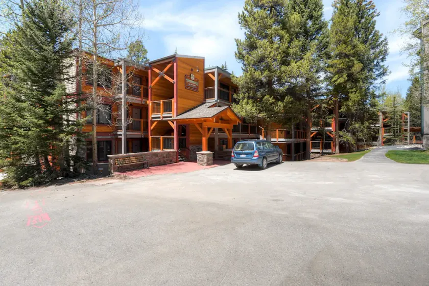 Tannenbaum Condominiums - Image 1