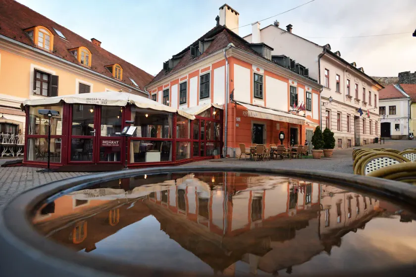 Senator-Ház Eger - Image 1