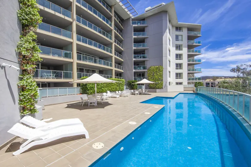 Pacific Suites Canberra - Image 1