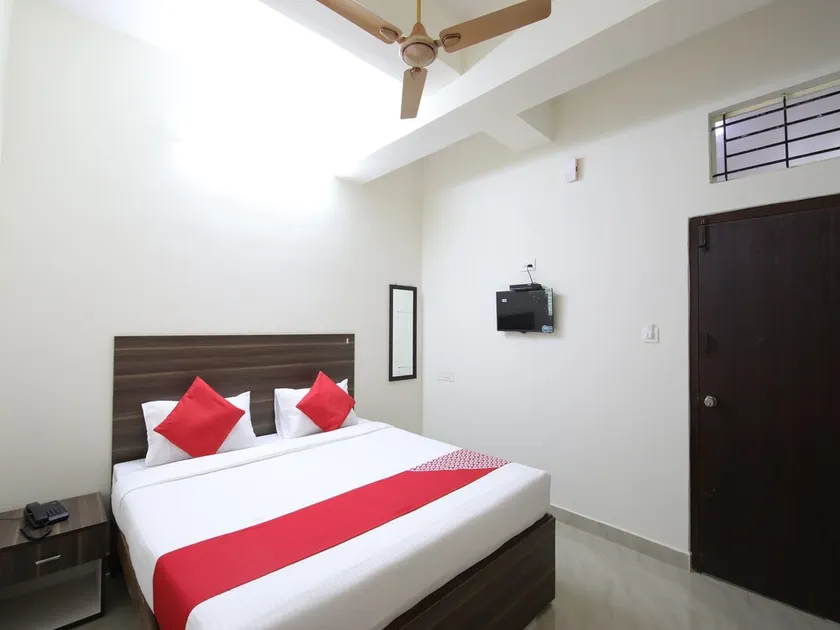 Mathura Inn By OYO Rooms - Image 1