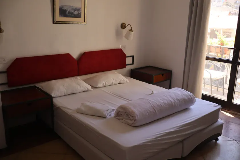 Ron Hotel - Image 1