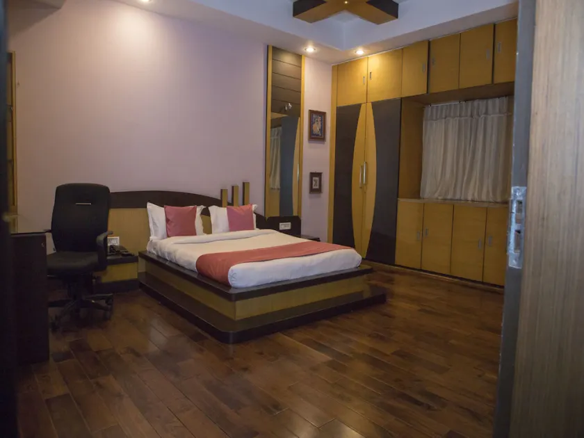 Hotel White House Inn By OYO Rooms - Image 1