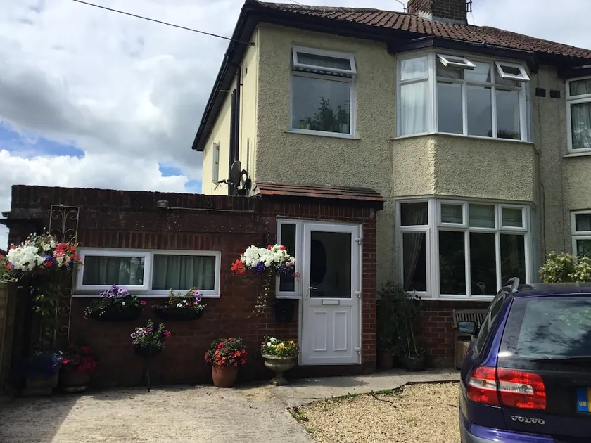 House With 4 Bedrooms in Warminster , With Enclosed Garden and Wifi - Image 1