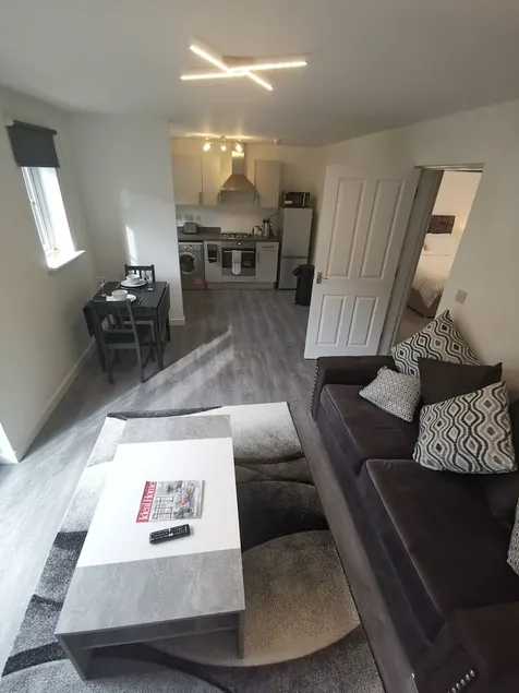 Hayes Apartment - Image 1