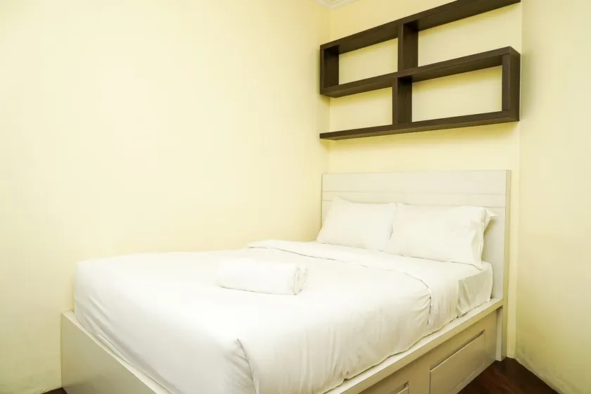 Comfy 3BR Apt @ Mediterania Gajah Mada By Travelio - Image 1