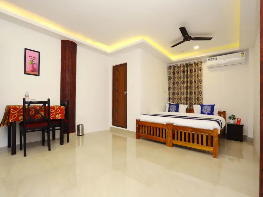 Hotel Emza Residency - Image 1