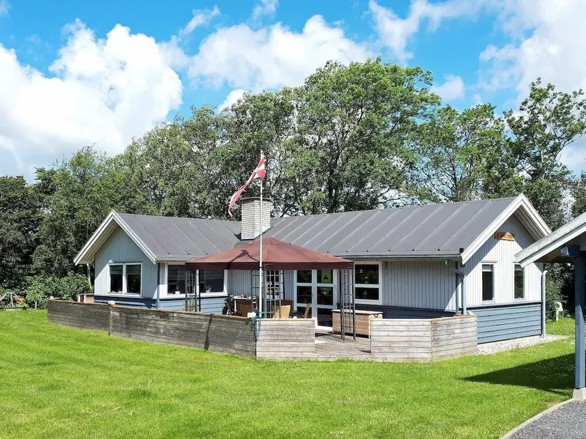 Elegant Holiday Home in Jutland Near the Sea - Image 1