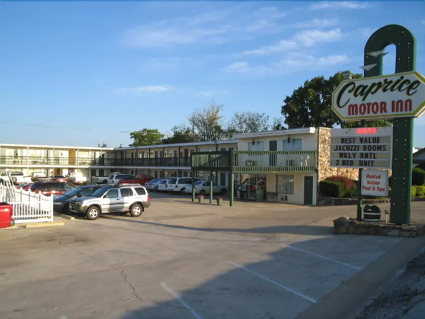 Caprice Motor Inn - Image 1