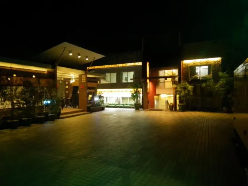 Golden Silk Road Hotel - Image 1
